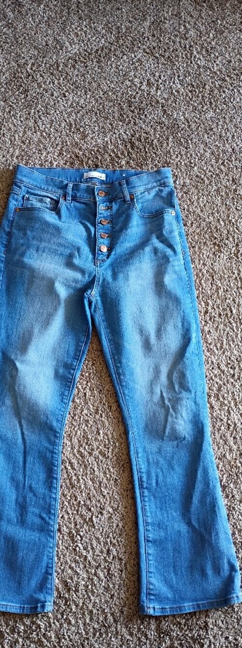 Loft womans Button-Fly Jeans. The Kick Crop